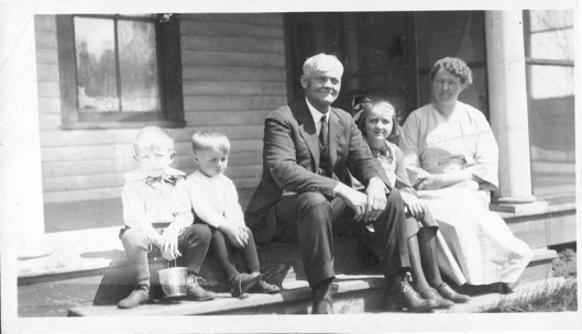 Snap shot of Eberleins at the Eberlein house, Shawano, Wisconsin
