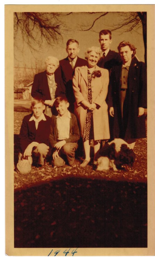 Arthur Herman Eberlein family, 1944